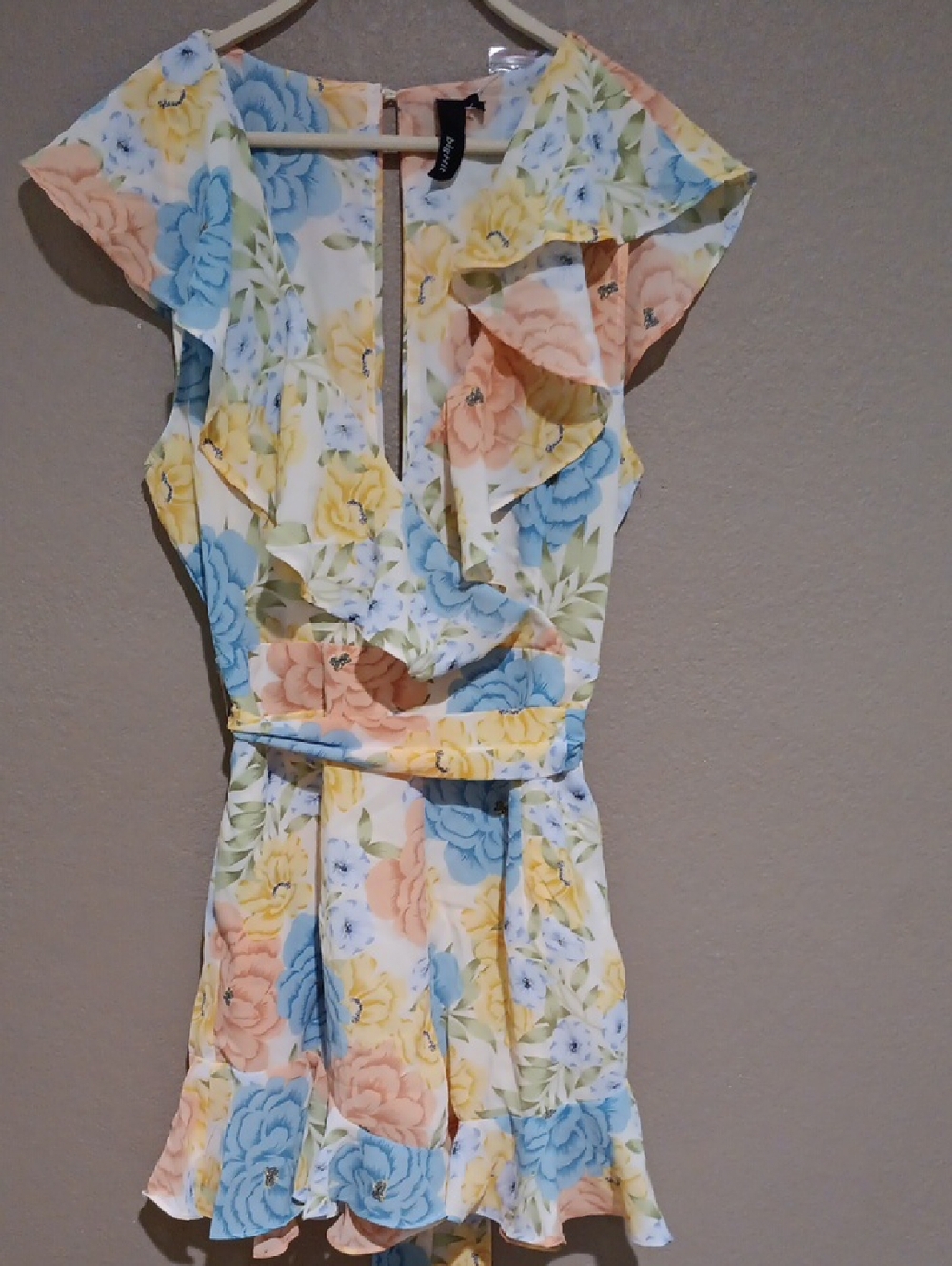 bigHitFloral Ruffle V-Neck Romper with Belt
